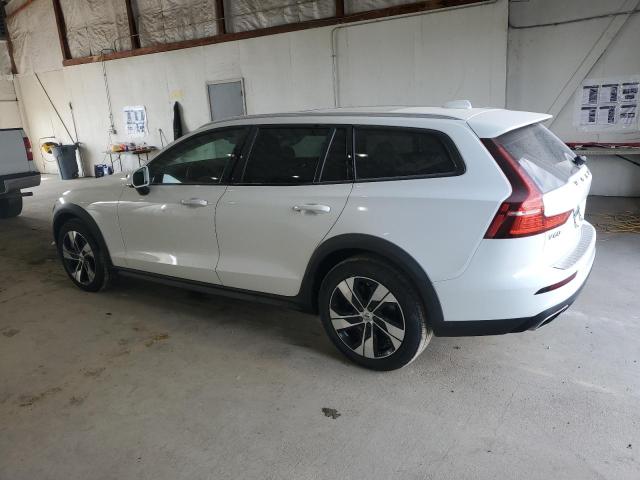 VOLVO V60 CROSS COUNTRY 2022