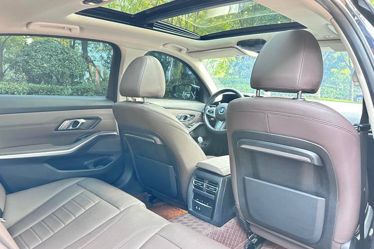 BMW 3 Series 320i M-package 2021