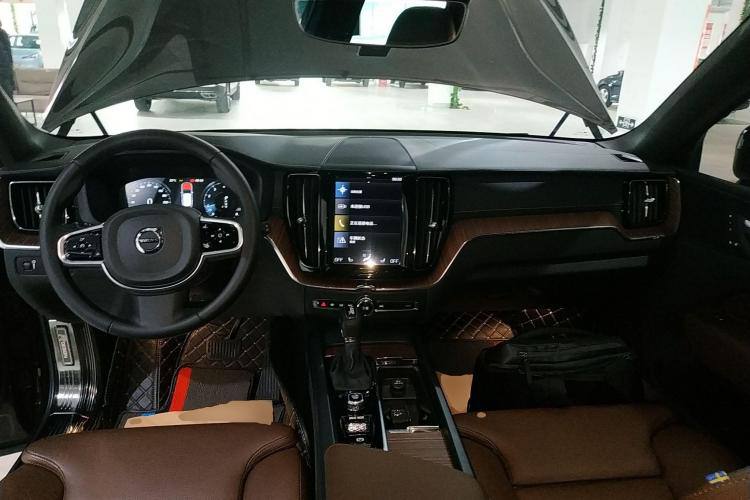 Volvo XC60 2021