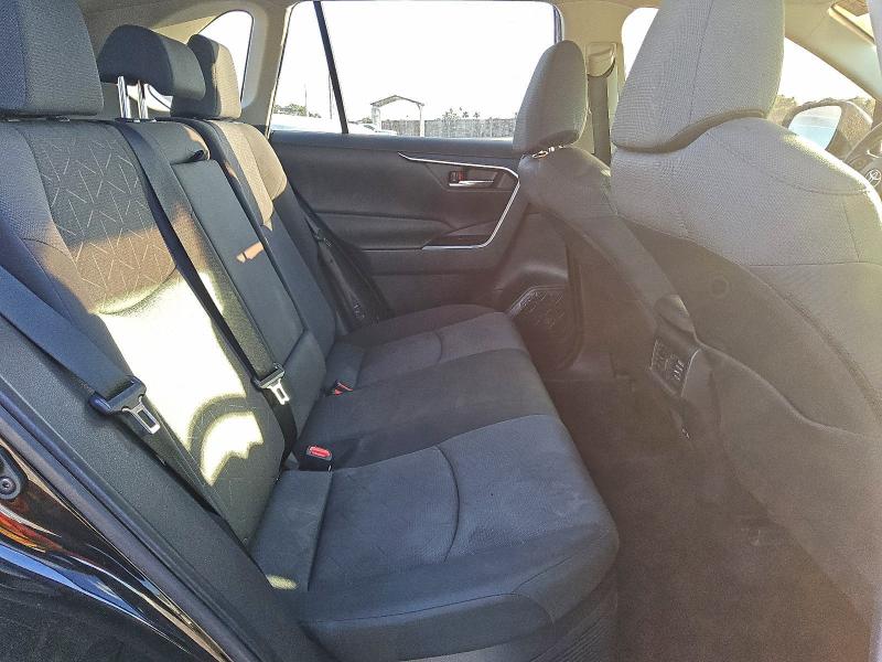 TOYOTA RAV4 XLE 2023