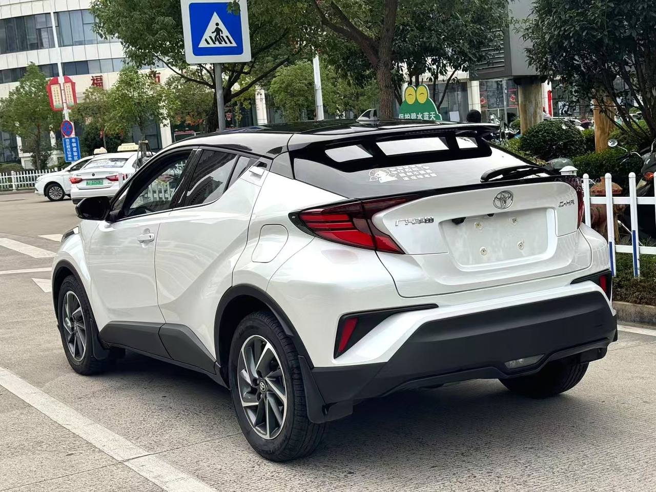 TOYOTA C-HR Deluxe Edition 2021