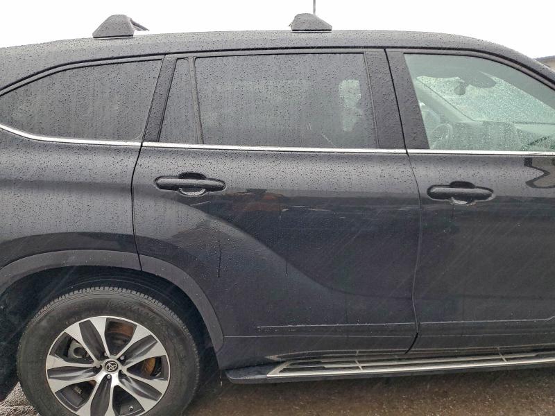 TOYOTA HIGHLANDER XLE 2021