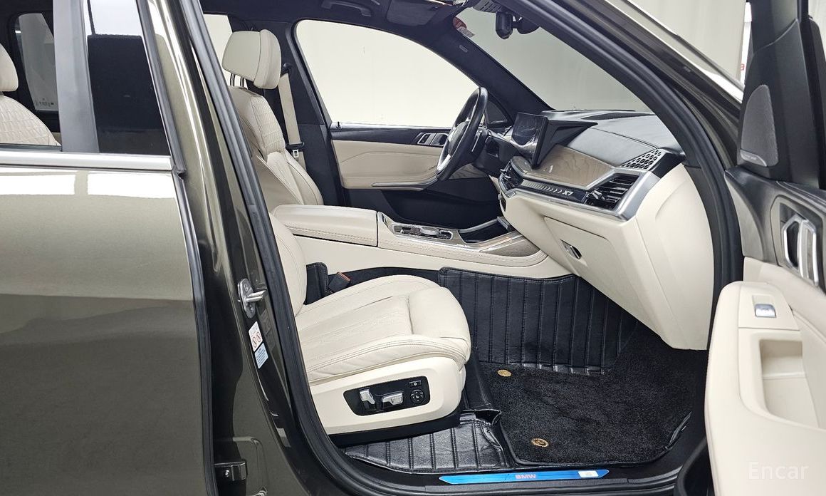 2023 BMW X7 I (G07) Рестайлинг xDrive 40i Design Pure Excellence 6-Seater с пробегом 68 591 км