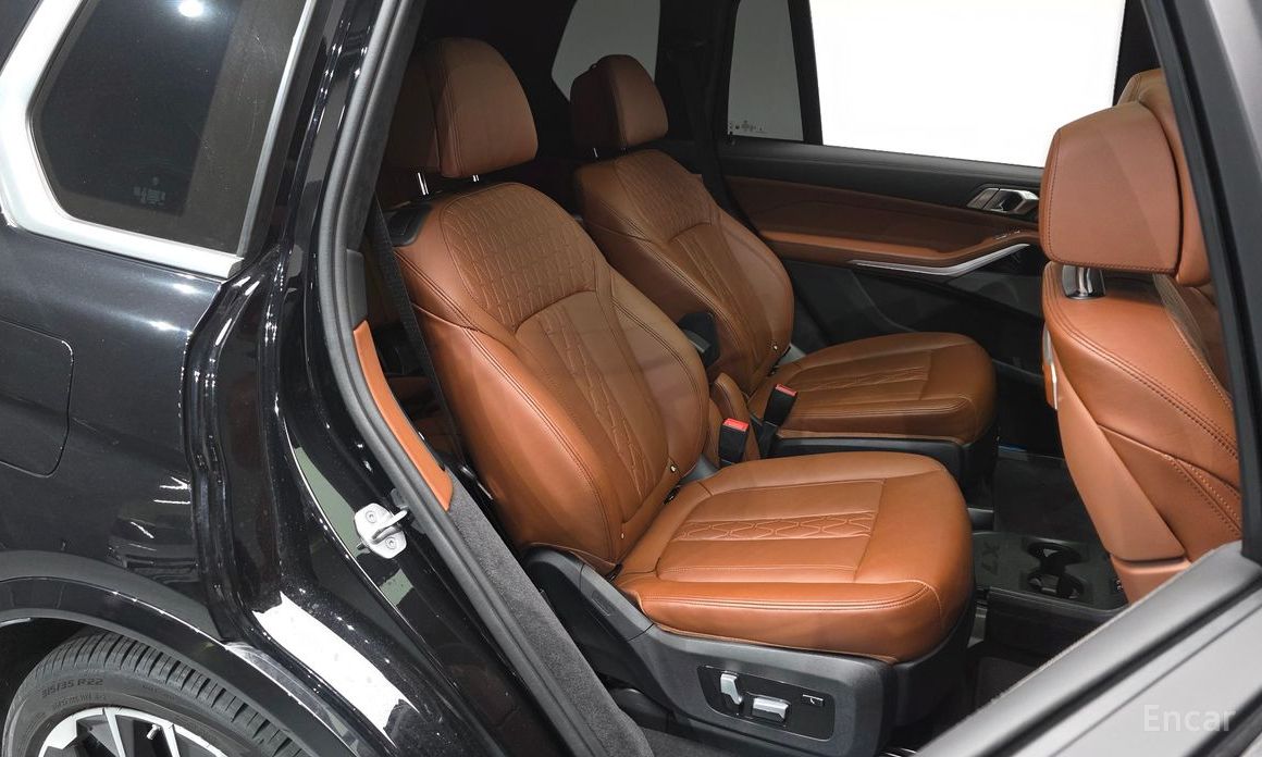2023 BMW X7 I (G07) Рестайлинг xDrive 40i M Sport 6STR с пробегом 40 095 км