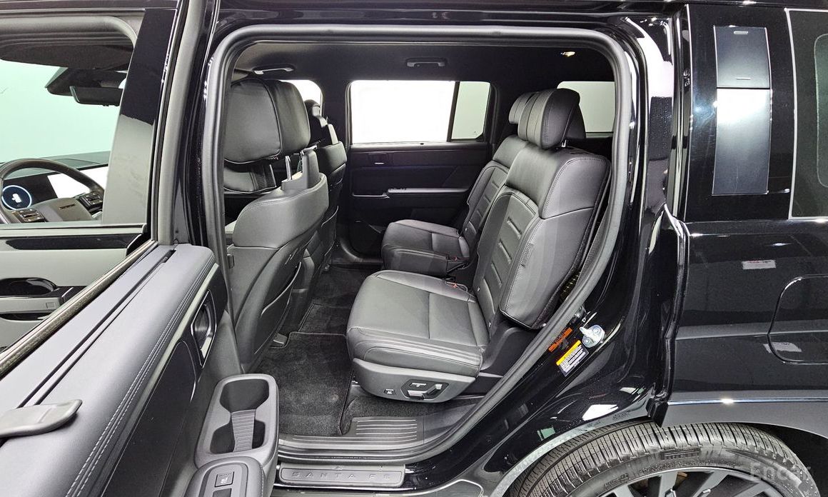 2023 Hyundai Santa Fe V (MX5) Gasoline 2.5T 2WD Calligraphy с пробегом 15 925 км