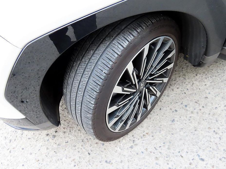 2024 Hyundai Santa Fe V (MX5) Gasoline 2.5T 2WD Calligraphy с пробегом 29 261 км