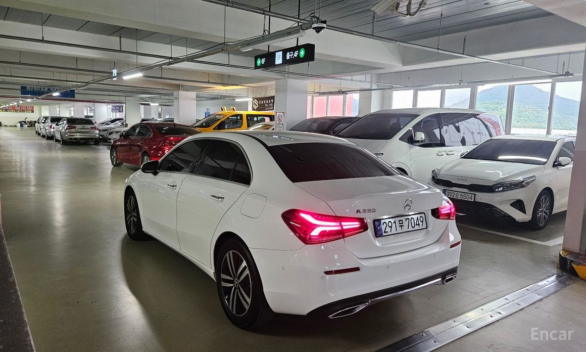 2021 Mercedes-Benz A-Класс IV (W177) A220 Sedan с пробегом 106 630 км