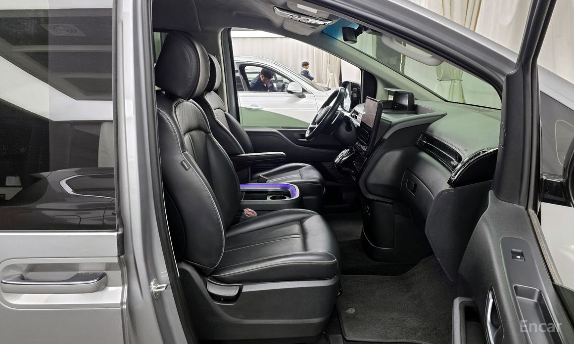 2022 Hyundai Staria  4WD Lounge 9-Seater Prestige с пробегом 77 875 км