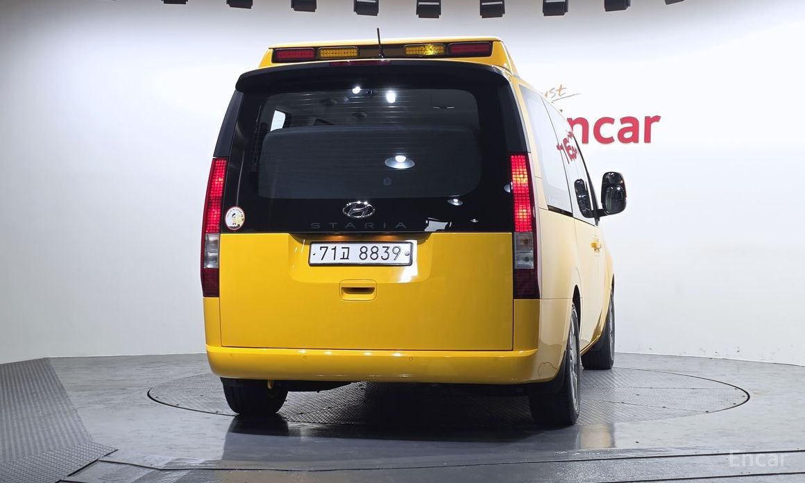 2022 Hyundai Staria  L3.5  Kinder Safety Car 15-Seater с пробегом 44 503 км