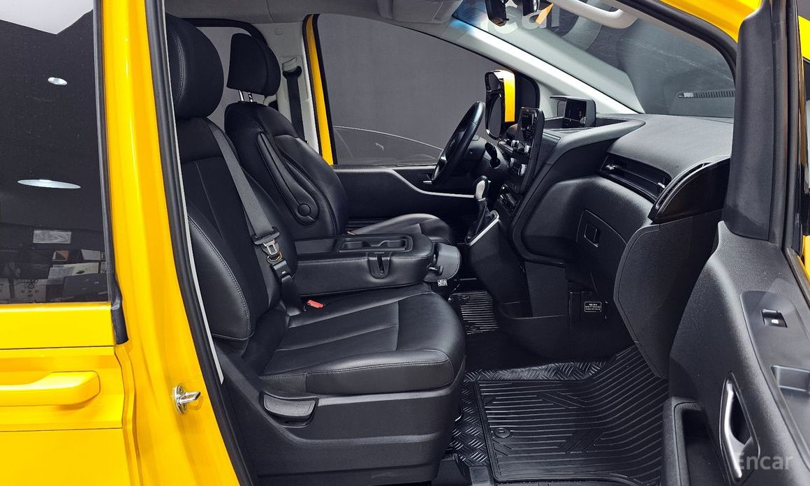 2022 Hyundai Staria  L3.5  Kinder Safety Car 15-Seater с пробегом 32 753 км