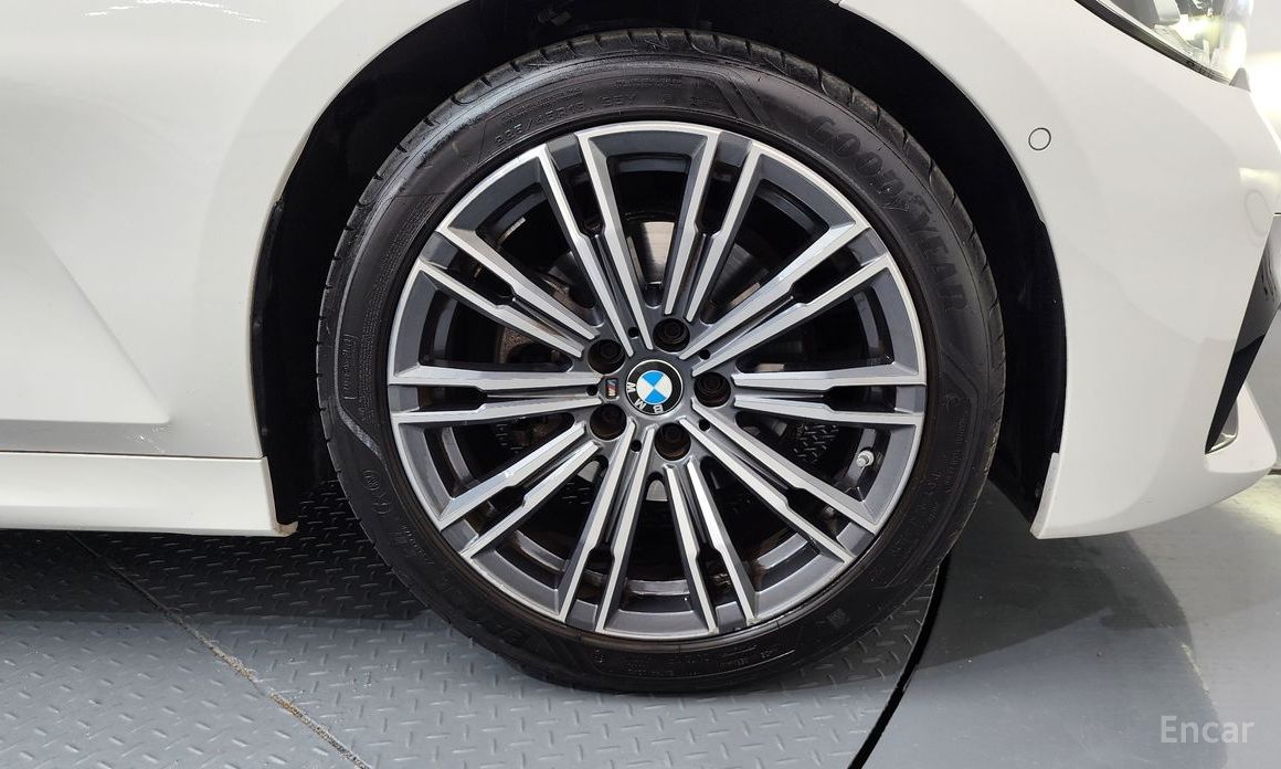 2022 BMW 3 серии VII (G2x) 320i M Sport с пробегом 25 303 км