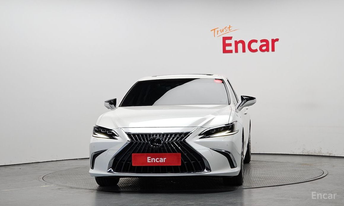2023 Lexus ES VII Рестайлинг Executive с пробегом 37 344 км