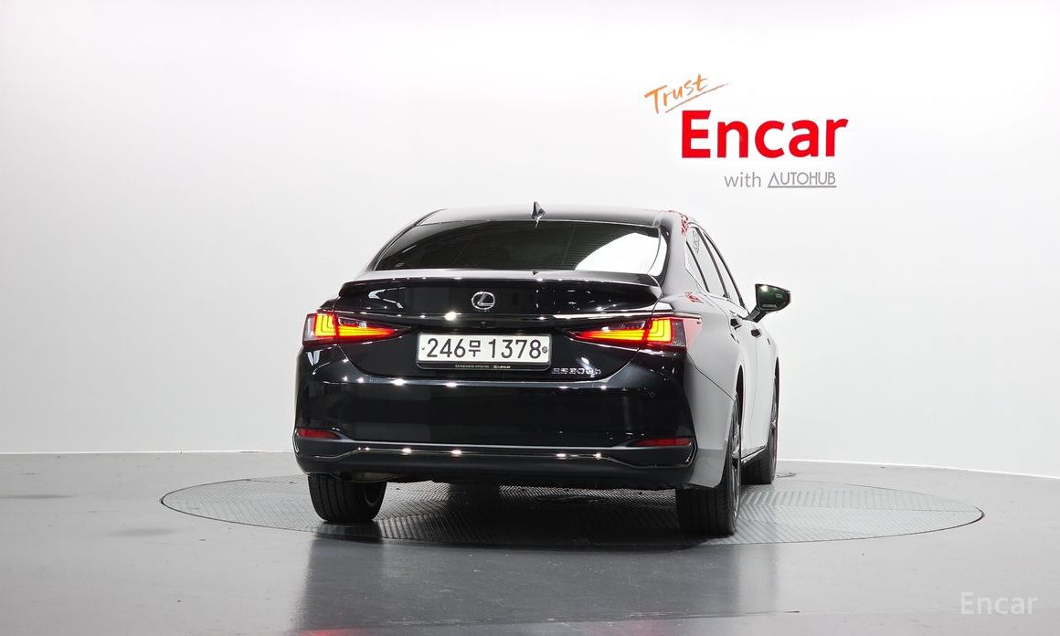 2023 Lexus ES VII Рестайлинг F-Sport с пробегом 56 465 км
