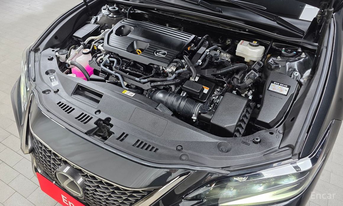 2023 Lexus ES VII Рестайлинг F-Sport с пробегом 56 465 км