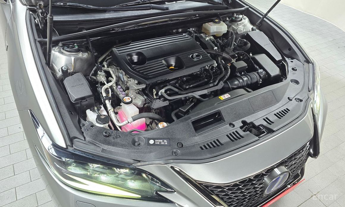 2022 Lexus ES VII Рестайлинг F-Sport с пробегом 104 339 км