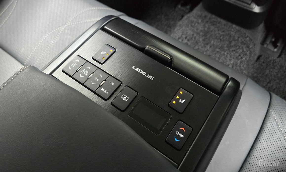 2022 Lexus ES VII Рестайлинг Luxury Plus с пробегом 33 053 км