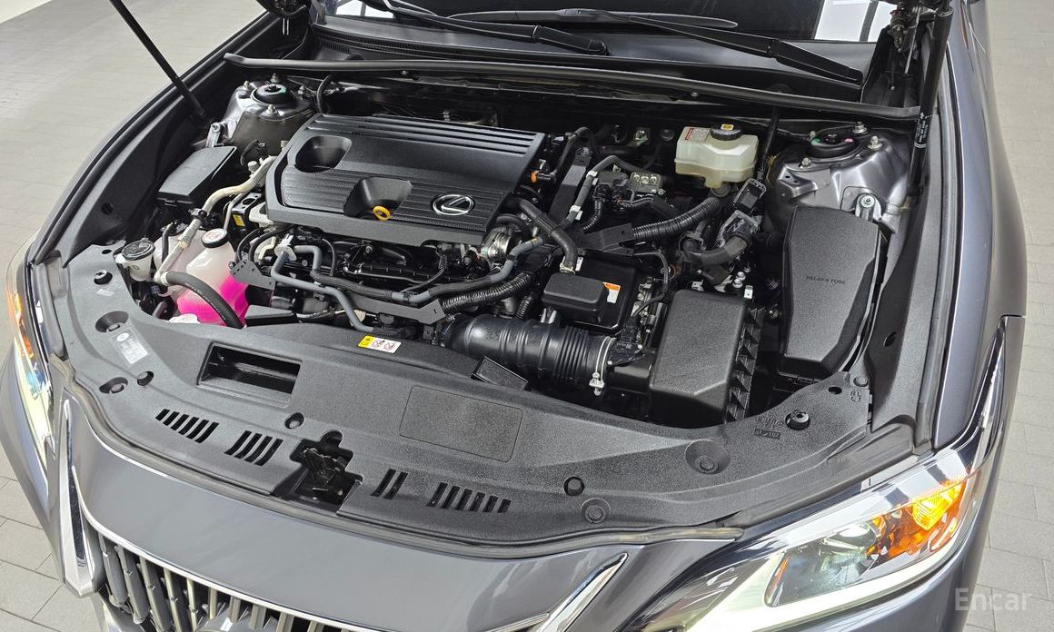 2022 Lexus ES VII Рестайлинг Luxury Plus с пробегом 43 012 км