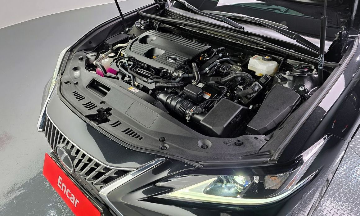 2023 Lexus ES VII Рестайлинг Luxury Plus с пробегом 29 676 км