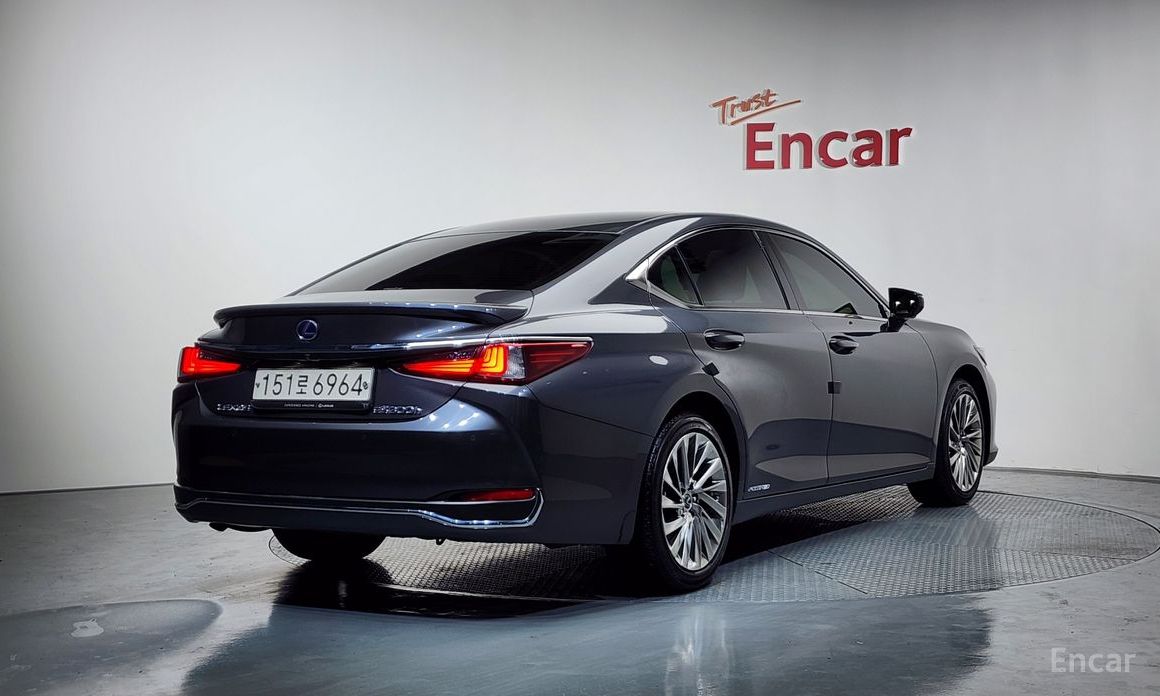 2022 Lexus ES VII Рестайлинг Executive с пробегом 39 502 км