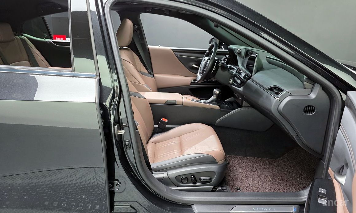 2023 Lexus ES VII Рестайлинг Luxury Plus с пробегом 29 676 км