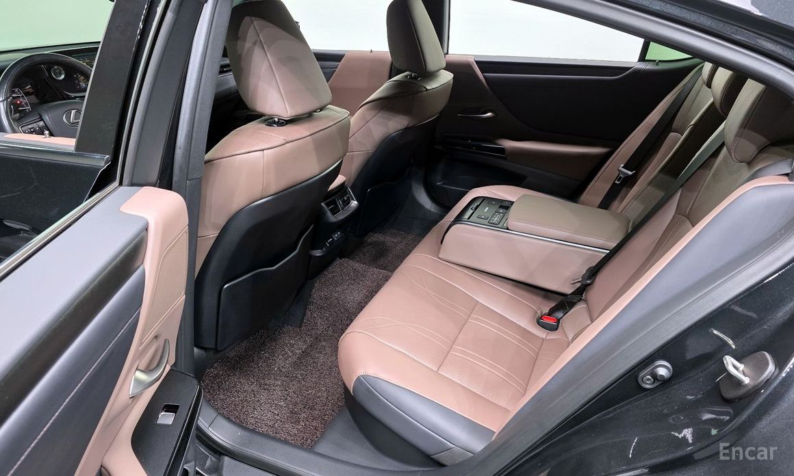 2023 Lexus ES VII Рестайлинг Luxury Plus с пробегом 29 676 км