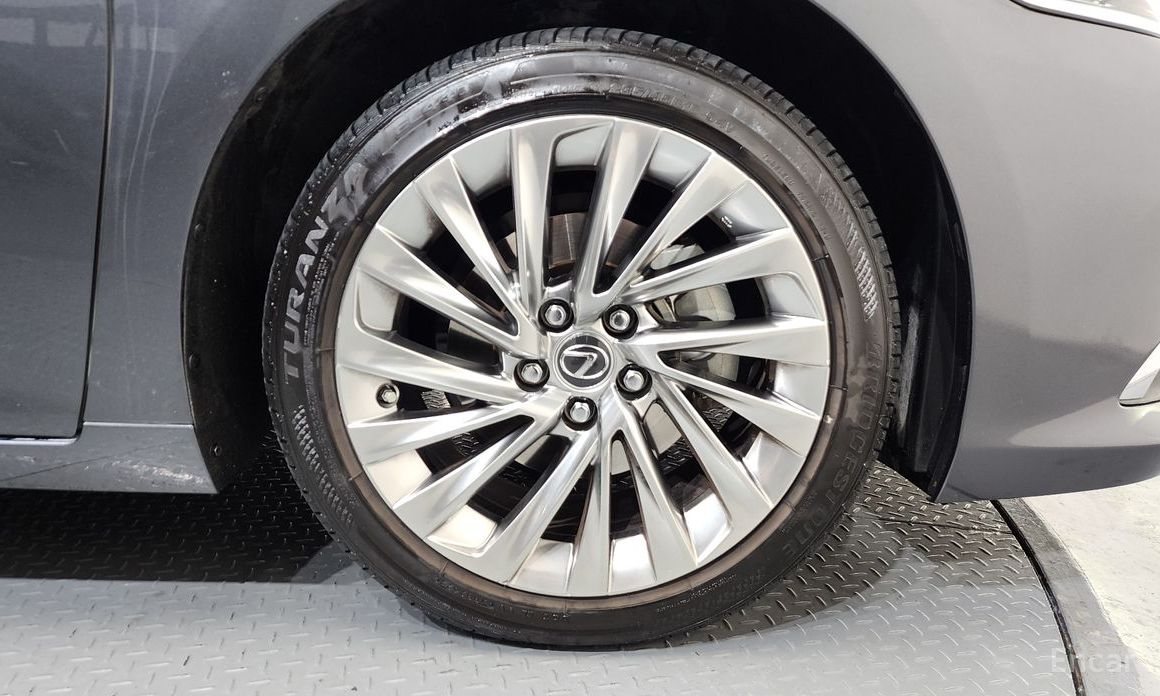 2022 Lexus ES VII Рестайлинг Executive с пробегом 39 502 км