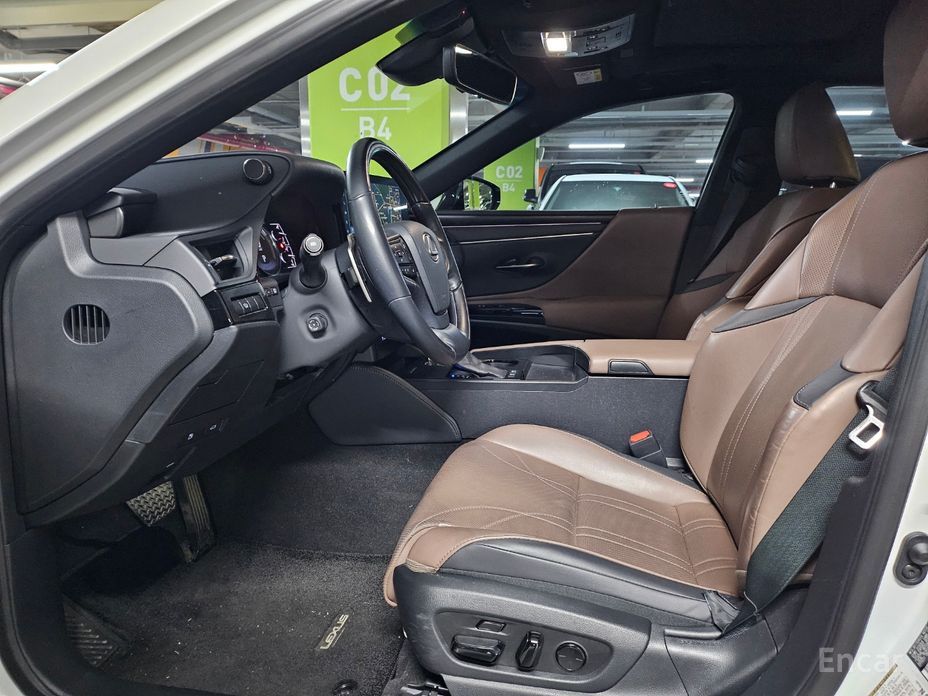 2023 Lexus ES VII Рестайлинг Luxury Plus с пробегом 24 262 км