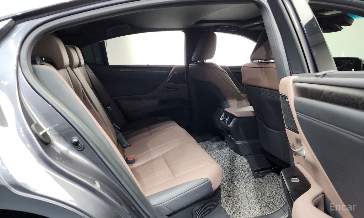 2022 Lexus ES VII Рестайлинг Executive с пробегом 39 502 км