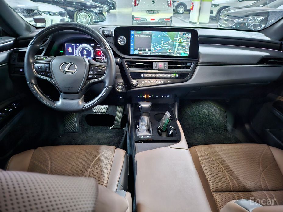 2023 Lexus ES VII Рестайлинг Luxury Plus с пробегом 24 262 км