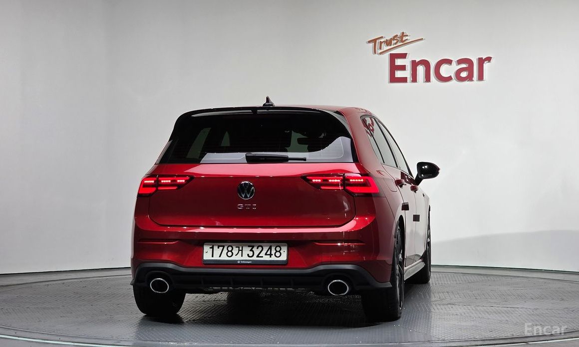 2022 Volkswagen Golf VIII 2.0 GTI с пробегом 40 143 км