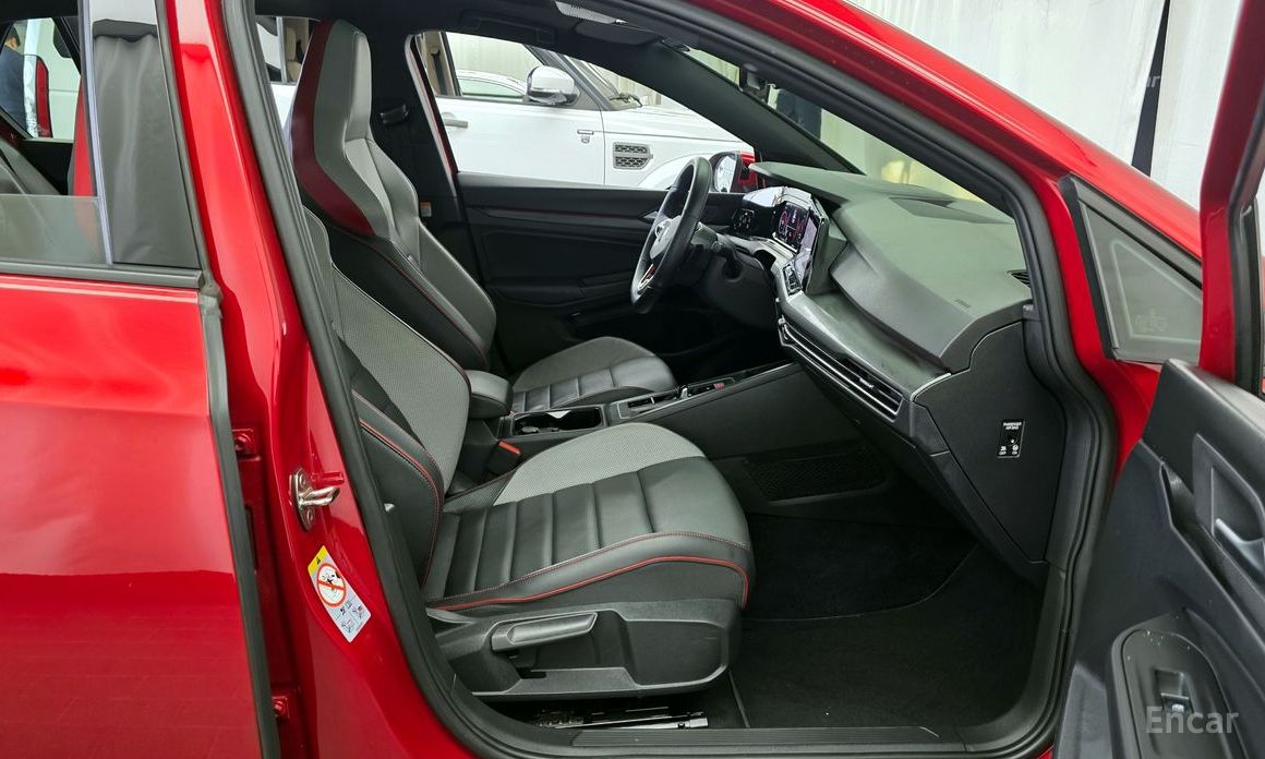 2022 Volkswagen Golf VIII 2.0 GTI с пробегом 40 143 км