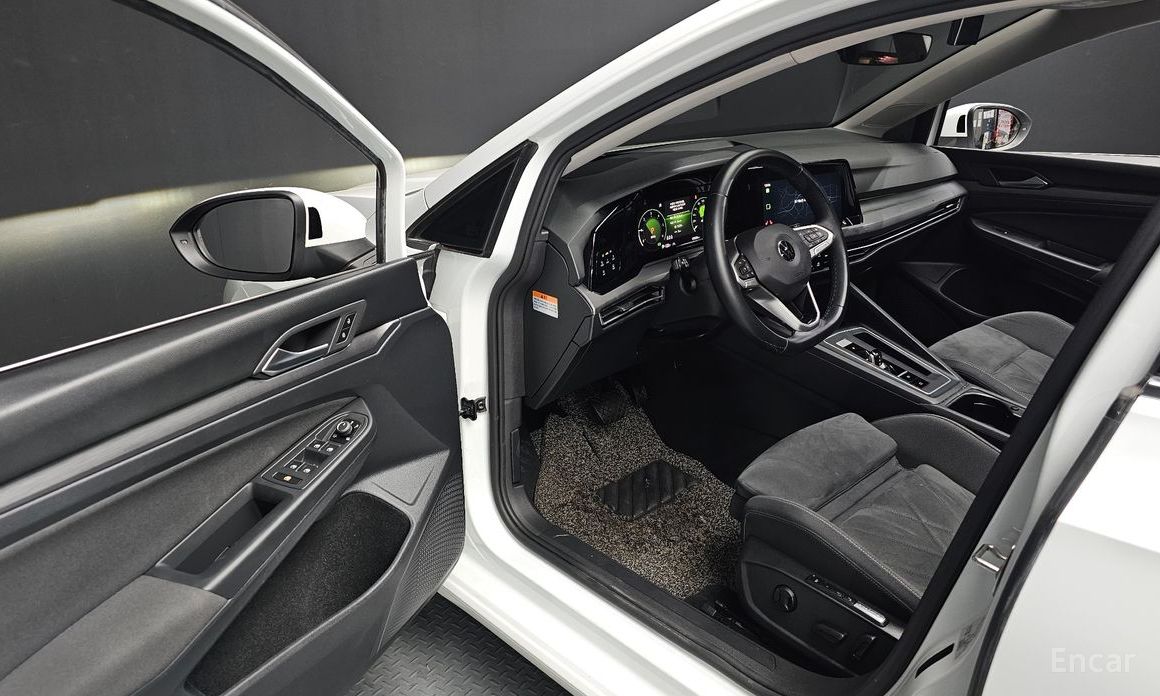 2022 Volkswagen Golf VIII 2.0 TDI Prestige с пробегом 87 000 км