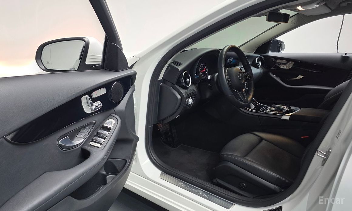2020 Mercedes-Benz C-Класс IV (W205) Рестайлинг C200 с пробегом 55 679 км