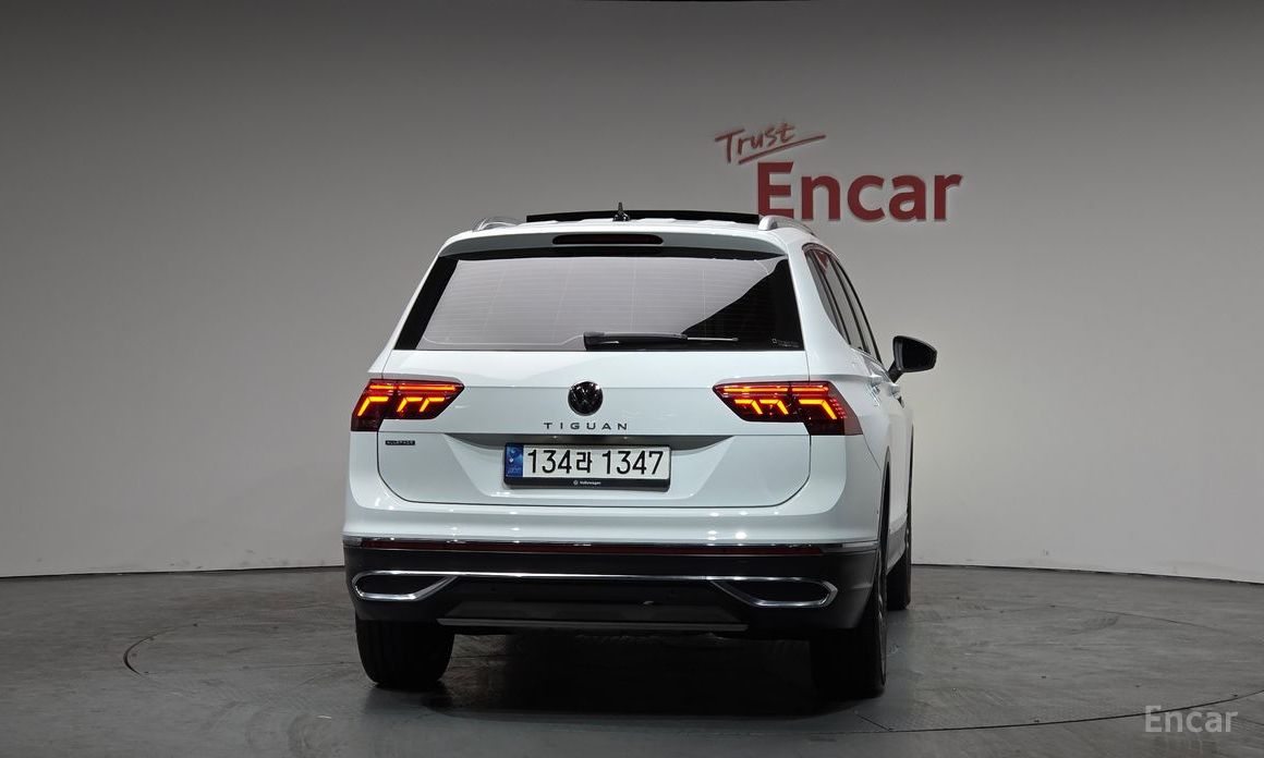 2022 Volkswagen Tiguan II Рестайлинг 2.0 TSI Prestige с пробегом 14 735 км