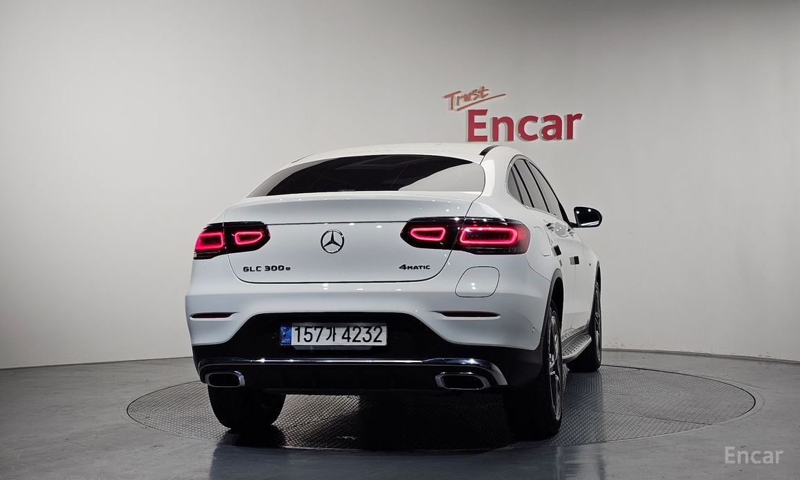 2021 Mercedes-Benz GLC I (X253) Рестайлинг GLC300e 4MATIC Coupe с пробегом 43 089 км