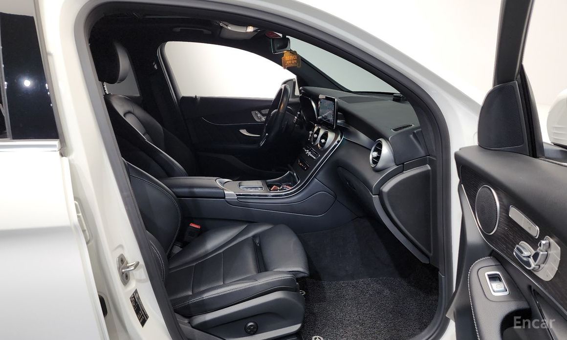 2021 Mercedes-Benz GLC I (X253) Рестайлинг GLC300e 4MATIC Coupe с пробегом 43 089 км