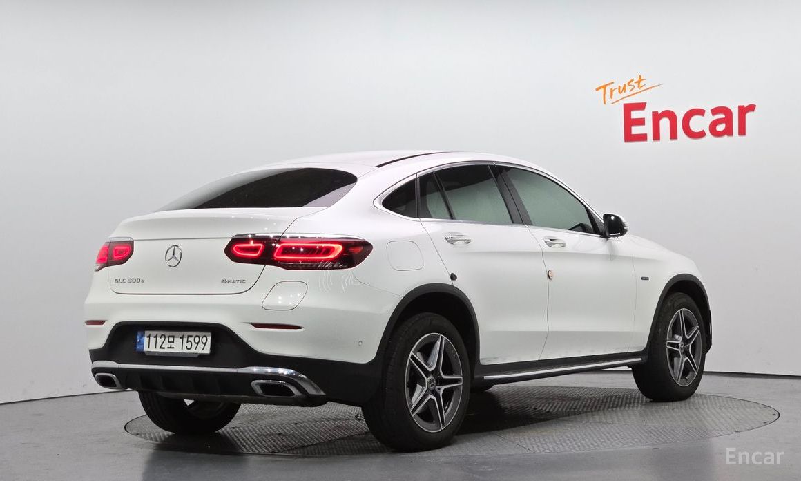 2021 Mercedes-Benz GLC I (X253) Рестайлинг GLC300e 4MATIC Coupe с пробегом 58 952 км