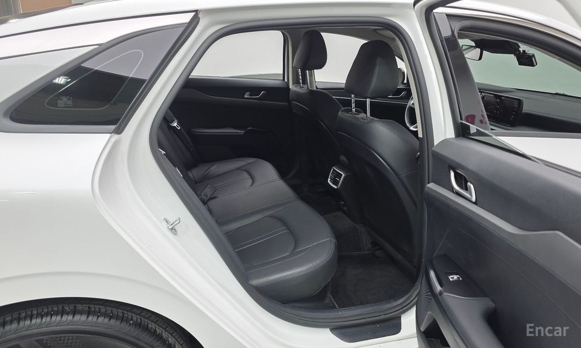 2022 Kia K5 III Trendy с пробегом 42 743 км