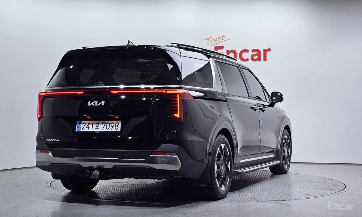 2023 Kia Carnival IV Рестайлинг 9-Seater Noblesse с пробегом 14 820 км