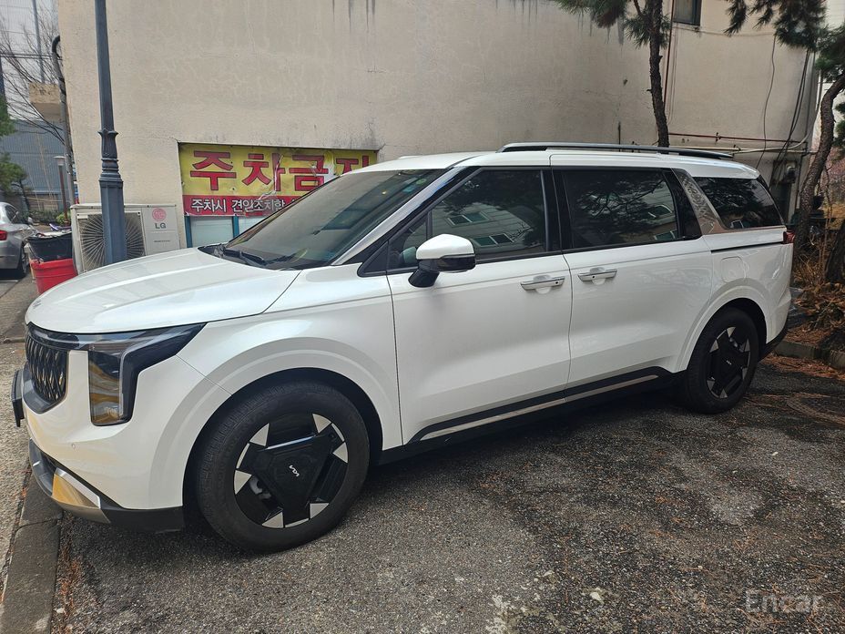 2024 Kia Carnival IV Рестайлинг HEV 9seater Signature с пробегом 24 800 км