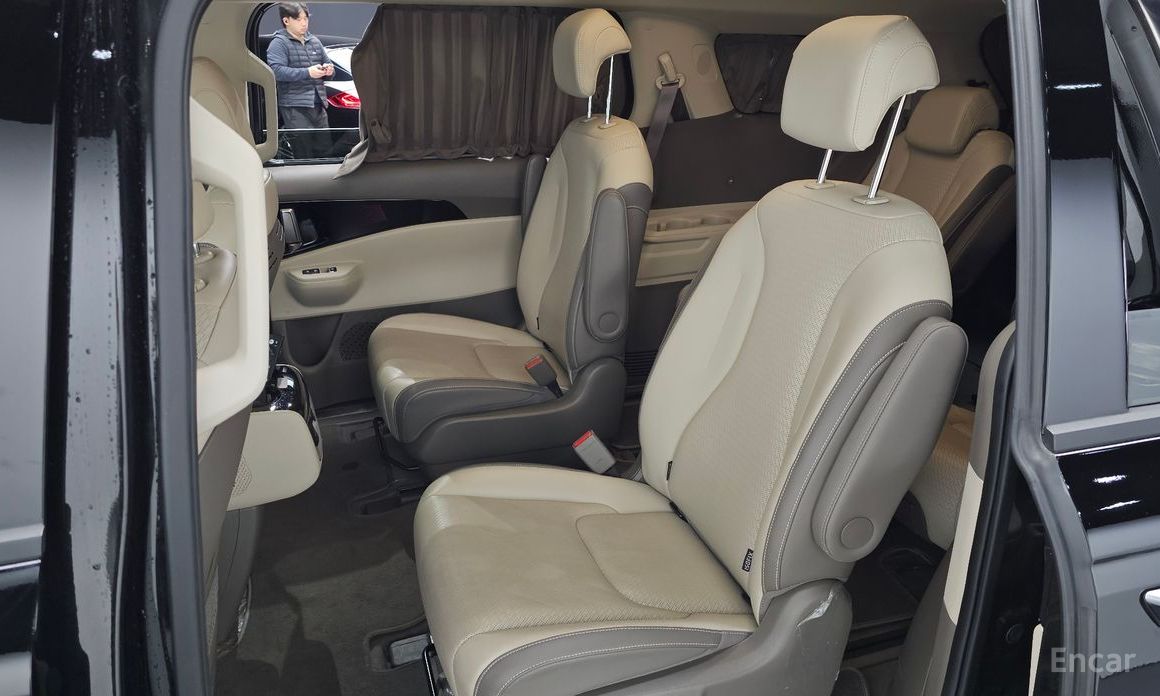2025 Kia Carnival IV Рестайлинг HEV 9-Seater Hi-Limousine Signature с пробегом 16 140 км