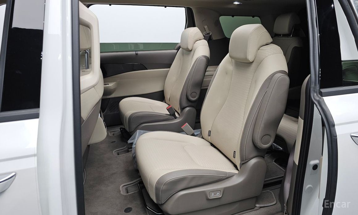 2024 Kia Carnival IV Рестайлинг HEV 9seater Signature с пробегом 15 537 км