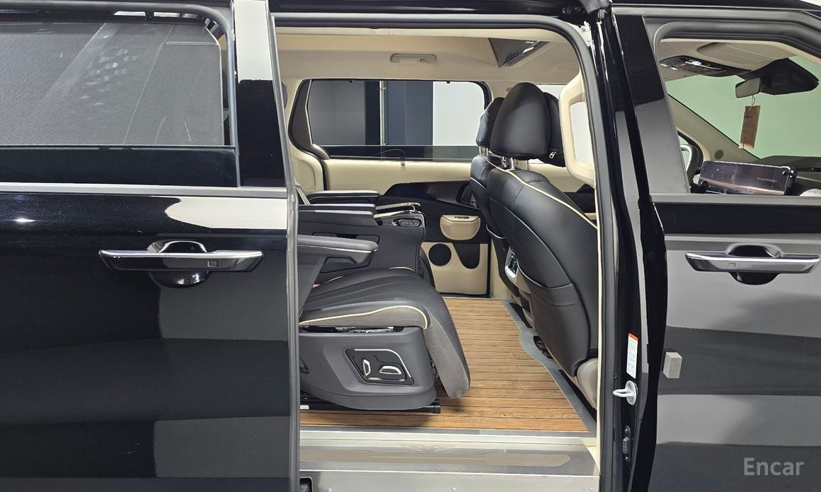 2025 Kia Carnival IV Рестайлинг HEV 9-Seater Hi-Limousine (Special vehicle) с пробегом 10 911 км