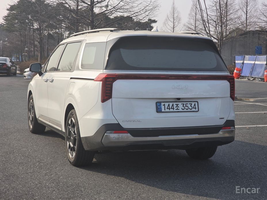 2024 Kia Carnival IV Рестайлинг HEV 9seater Signature с пробегом 4 941 км