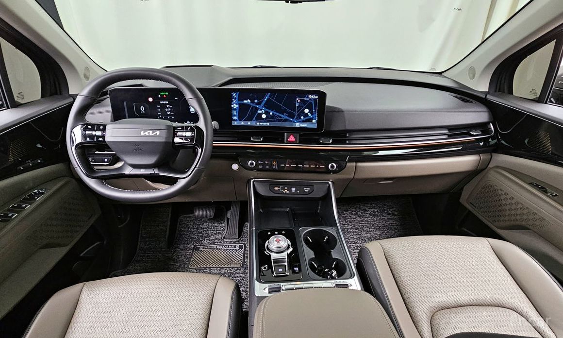 2025 Kia Carnival IV Рестайлинг HEV 9seater Gravity с пробегом 10 452 км