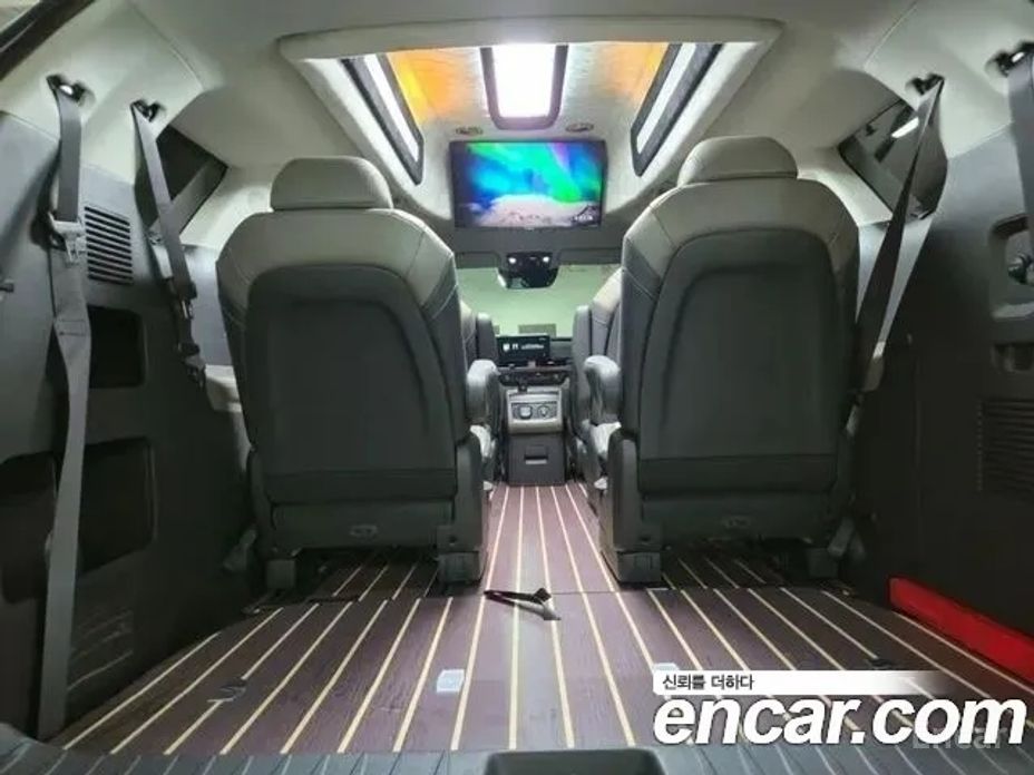 2025 Kia Carnival IV Рестайлинг Gasoline 9-Seater Hi Limousine (7-seater Limousine(Special vehicle) с пробегом 13 106 км