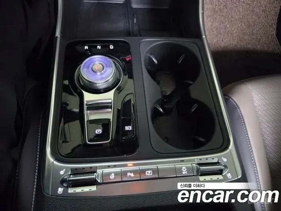 2025 Kia Carnival IV Рестайлинг Gasoline 9-Seater Hi Limousine (7-seater Limousine(Special vehicle) с пробегом 13 106 км