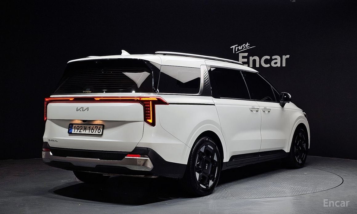 2023 Kia Carnival IV Рестайлинг Gasoline 9-Seater Signature с пробегом 30 675 км