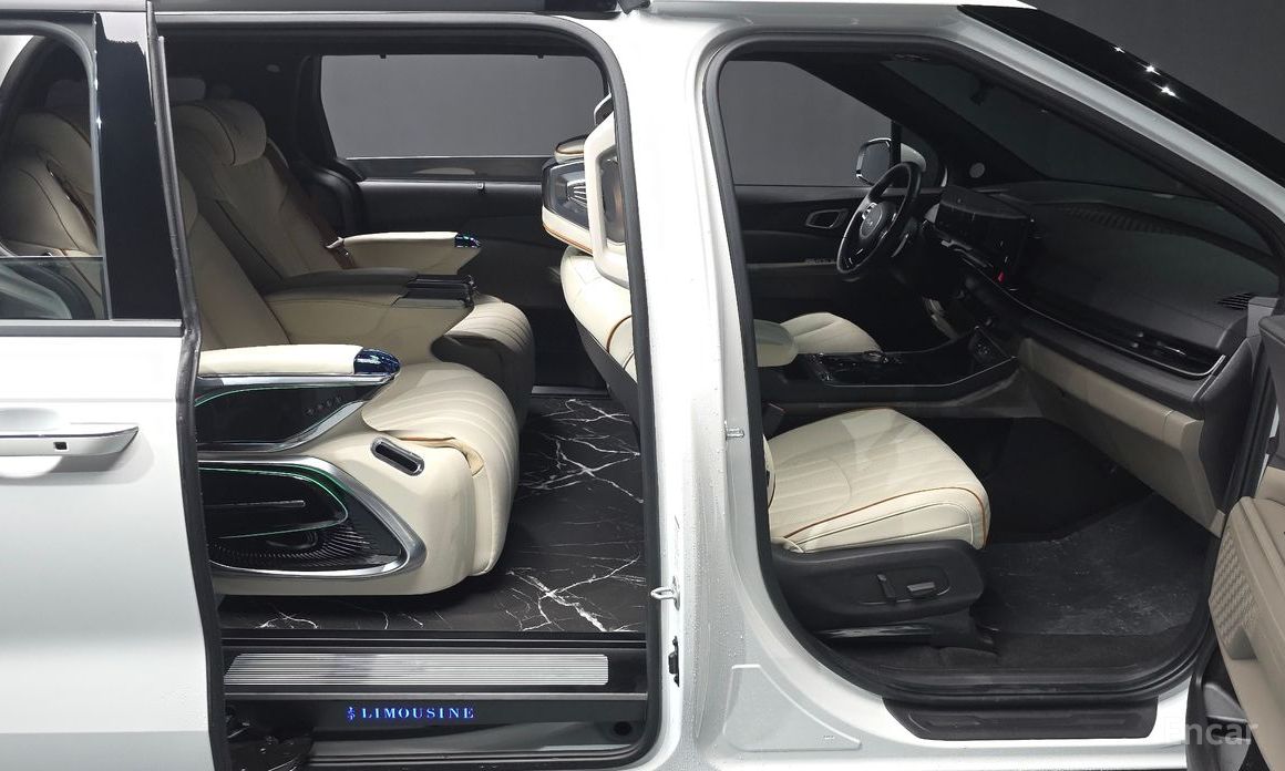 2024 Kia Carnival IV Рестайлинг Gasoline 9-Seater Hi Limousine (7-seater Limousine(Special vehicle) с пробегом 17 177 км