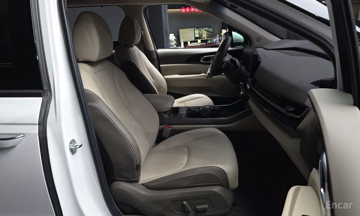 2023 Kia Carnival IV Рестайлинг Gasoline 9-Seater Signature с пробегом 24 018 км
